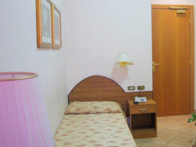 Hotel Resi Рим Экстерьер фото